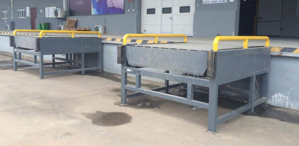 Weilin Qinli dock leveler at a loading bay