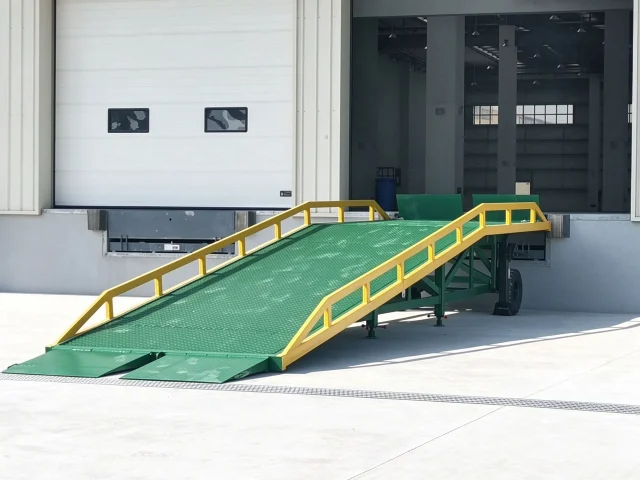 深圳移动式登车桥选购指南：电商仓储新手必看的7个参数逐项拆