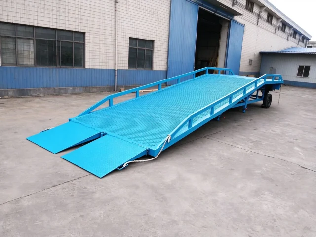 广州移动式登车桥多少钱一台？载重台面液压与定制程度拆解6大报价因素